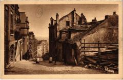 Carte postale ancienne Montmartre - La Rue du Mont-Cenis et la Maison de Mimi Pinson
																	 à Paris 18e
								