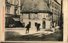 Carte postale ancienne Maison de la Tourelle, Rue Marcadet
                                                                     à Paris 18e
                                