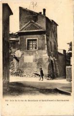 Carte postale ancienne Montmartre - Un coin des rues du Mont-Cenis et Saint-Vincent
                                                                     à Paris 18e
                                