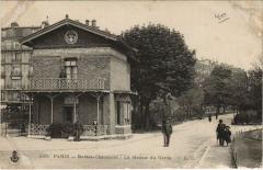 Carte postale ancienne Buttes-Chaumont - La Maison du Garde
                                                                     à Paris 19e
                                