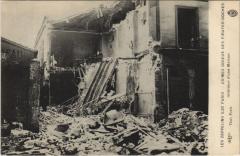 Les Zeppelins Sur Paris Interieur d'une maison