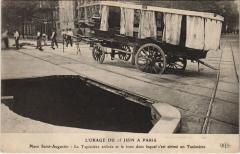 L'Orage Du 15 Juin a Paris (8e) La Tapissiere, le Taximetre, trou -
																					75008 Paris 8e
																			