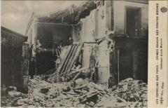 Les Zeppelins Sur Paris Interieur d'une maison