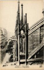 Paris 4e Notre Dame.Pinacles et Gargouilles à Paris 4e