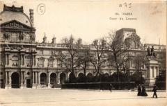 Paris (1e) - Cour du Louvre à Paris 1er