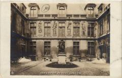 Paris (3e) - Musée Carnavalet - Cour d'entrée à Paris 3e