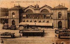 Carte postale ancienne La Gare Montparnasse
                                                                     à Paris 6e
                                