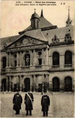 Paris 7e-Hotel des Invalides-La Cour d'honneur à Paris 7e