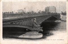 Carte postale ancienne Le pont Mirabeau
                                                                     à Paris 16e
                                