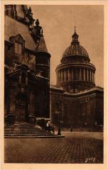 Paris 5e-Entrée de l'Eglise Saint-Etienne du Mont-Dome du Panthéon à Paris 5e