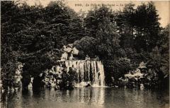 Carte postale ancienne Le Bois de Boulogne - La Cascade
                                                                     à Paris 16e
                                