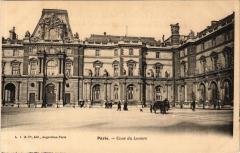 Paris (1e) - Cour du Louvre à Paris 1er