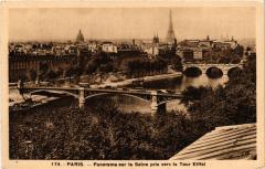 Paris Panorama sur la Seine pris vers la Tour Eiffel