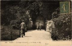 Carte postale ancienne Les Buttes Chaumont - La Grotte
                                                                     à Paris 19e
                                