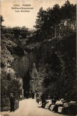 Carte postale ancienne Buttes-Chaumont - Les Grottes
                                                                     à Paris 19e
                                