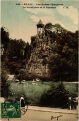 Carte postale ancienne Les Buttes-Chaumont - Le Belvédère et le Passeur
                                                                     à Paris 19e
                                