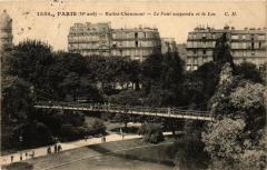 Carte postale ancienne Buttes-Chaumont - Le Pont suspendu et le Lac
                                                                     à Paris 19e
                                