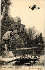 Carte postale ancienne Buttes-Chaumont - Les Bords du Lac
                                                                     à Paris 19e
                                