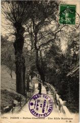 Buttes-Chaumont - Une Allée Rustique -
																					75019 Paris 19e
																			