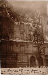 Carte postale ancienne Avenue de la Grande Armée - Raid de Gothas sur Paris
                                                                     à Paris 17e
                                