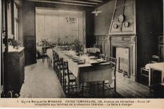 Carte postale ancienne Oeuvre de Marguerite Mignard - Foyer temporaire - Hospitalité aux femmes de professions libérales - La Salle à manger
                                                                     à Paris 16e
                                