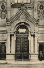 Paris 8e - La Porte du Collége Chaptal à Paris 8e