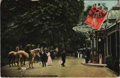 Carte postale ancienne Bois de Boulogne - Le Pavillon d'Armenonville - L'heure de l'apéritif
                                                                     à Paris 16e
                                