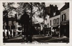 Carte postale ancienne Montmartre - La Place du Tertre
                                                                     à Paris 18e
                                