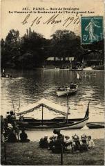 Carte postale ancienne Bois de Boulogne - Le Passeur et le Restaurant de l'Ile du grand Lac
                                                                     à Paris 16e
                                