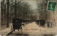 Carte postale ancienne Bois de Boulogne - Route du Point-du-Jour à Bagatelle - Un jour de courses à Longchamp
                                                                     à Paris 16e
                                