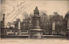 Clermont Ferrand Statue de Blaise Pascal à Clermont-Ferrand