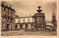 Riom Place de la Federation et Chateau d'Eau