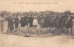 Berck Plage - Travaux En Sable Par Des Enfants Sur La Plage -
																					62600 Berck
																			