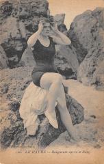 Le Havre - Baigneuse Apres Le Bain au Havre