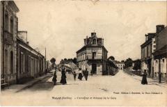 Carte postale ancienne Carrefour et Avenue de la Gare
                                                                     à Mayet
                                