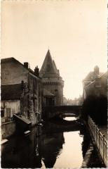 La Ferte Bernard perspective sur la porte de ville