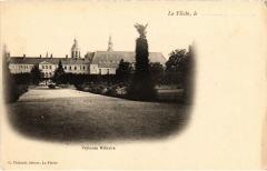 La Fleche porte du Prytanee Militaire -
													72 Sarthe
												