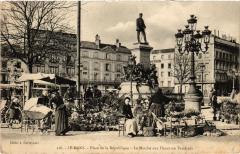 Le Mans Place de la Republique Marche aux fleurs au Mans