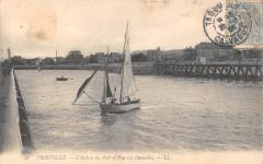 Trouville - L'Entree Du Port Et Vue Sur Deauville -
																					14800 Deauville
																			