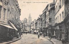 Lisieux - Une Vue De La Grande Rue à Lisieux
