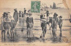 Sur La Plage - Les Enfants S'Amusent