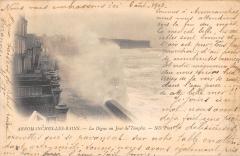 Arromanches Les Bains - La Digue Un Jour De Tempete à Arromanches-les-Bains