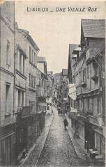 Lisieux - Une Vieille Rue à Lisieux
