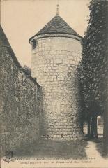 Une Tour des anciennes fortifications sur le boulevard des buttes à Pont-sur-Yonne
