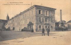 Bourbonne Les Bains - L'Etablissement Thermal Militaire Et La Rue Des Bai à Bourbonne-les-Bains