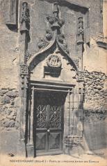 Rochechouart - Porte De L'Ancienne Maison Des Consuls -
																					87600 Rochechouart
																			