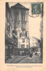 Poitiers - La Rue Gambetta Et Tour Romane à Poitiers