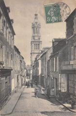 Avranches - L'Eglise Et La Rue Saint Gervais à Avranches