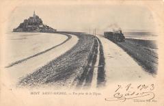 Mont Saint Michel - Vue Prise De La Digue - Train