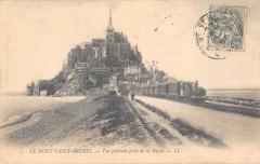 Le Mont Saint Michel - Vue Generale Prise De La Digue - Train au Mont-Saint-Michel